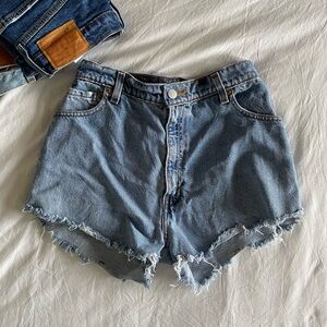 Levi’s Denim Shorts Medium Wash Fits US25